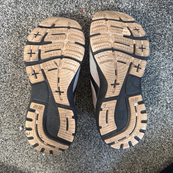 Brooks Adrenaline GTS 22 Running Shoes Womens Size 7.5 Gray Comfort Cushioned - Picture 9 of 10